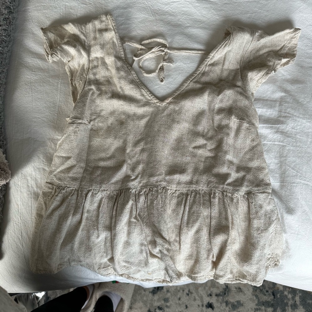 Cream-colored blouse with a tie in the back